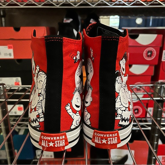 Converse x Peanuts Chuck Taylor All Star Snoopy and Friends High Top - Picture 3 of 5